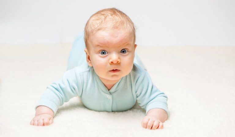 desarrollo del bebe de dos meses